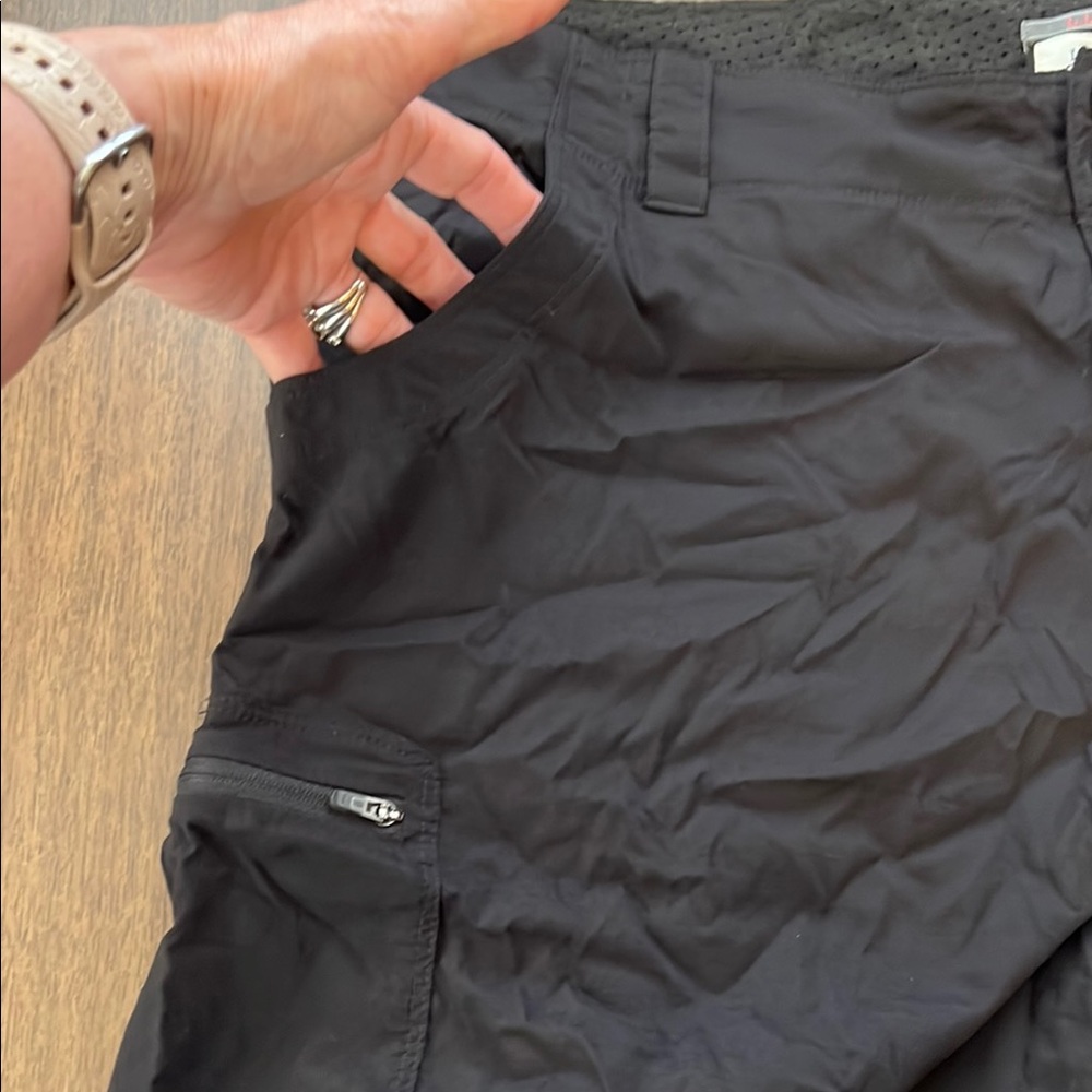 L.L. Bean Black Cargo Shorts with Durable Material and Regular Fit - Picture 4 of 8